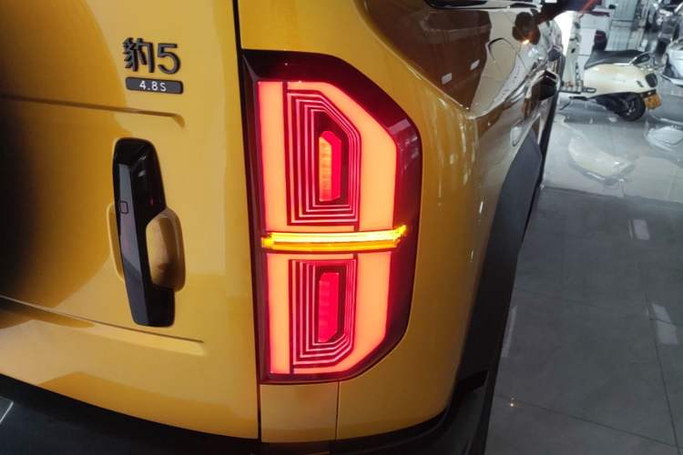 Used Formula Leopard 5 2023 Navigator Edition Right Rear Taillight