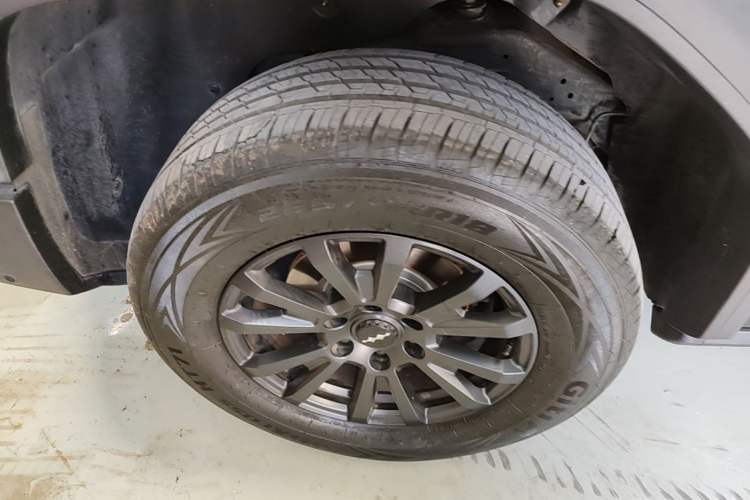 Used Formula Leopard 5 2023 Navigator Edition Right Rear Wheel Hub