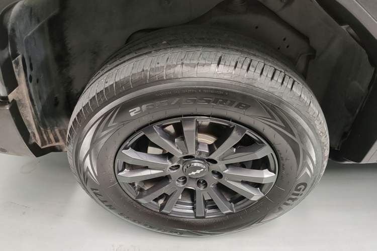 Used Formula Leopard 5 2023 Navigator Edition Right Rear Wheel Hub