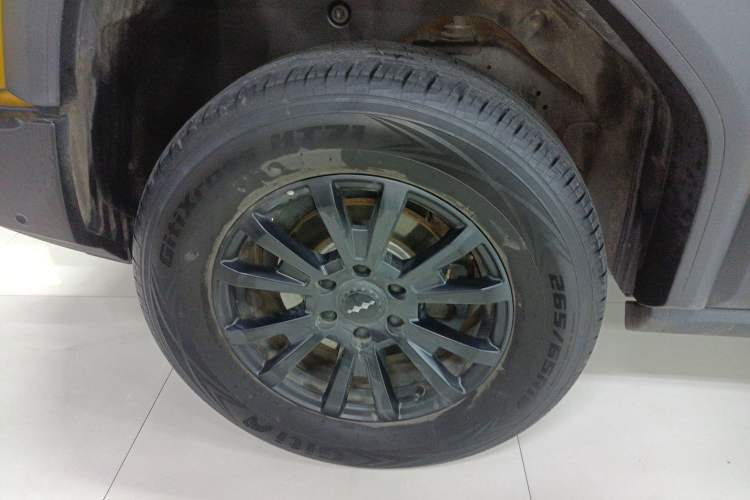 Used Formula Leopard 5 2023 Navigator Edition Right Rear Wheel Hub