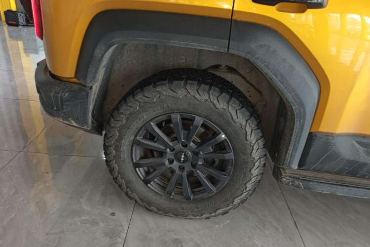 Used Formula Leopard 5 2023 Navigator Edition Right Rear Wheel Hub
