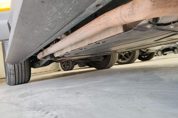 Used Formula Leopard 5 2023 Navigator Edition Right Side Sill