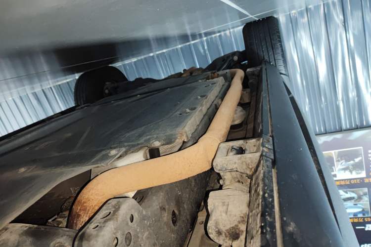 Used Formula Leopard 5 2023 Navigator Edition Right Side Sill