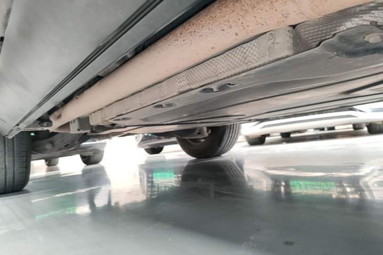 Used Formula Leopard 5 2023 Navigator Edition Right Side Sill