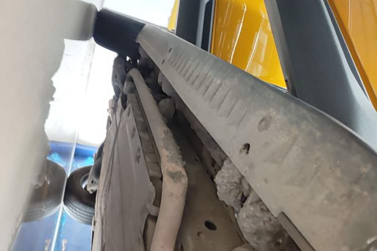 Used Formula Leopard 5 2023 Navigator Edition Right Side Sill