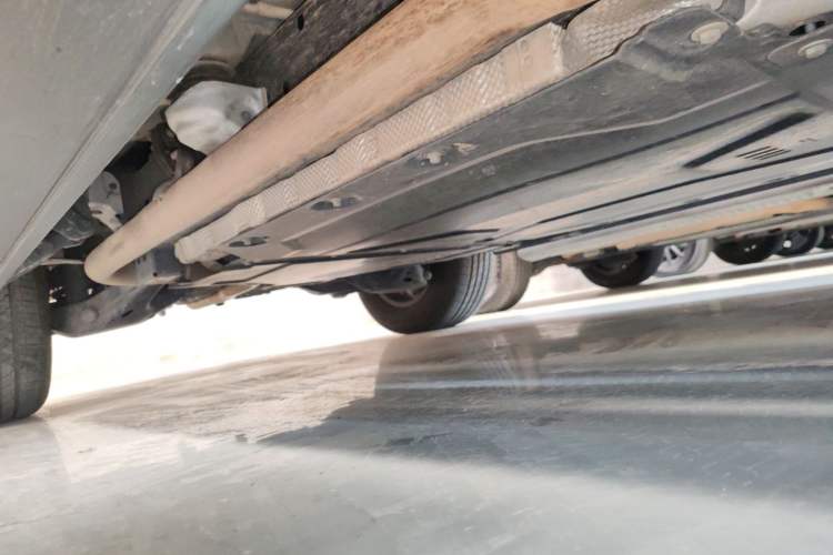 Used Formula Leopard 5 2023 Navigator Edition Right Side Sill
