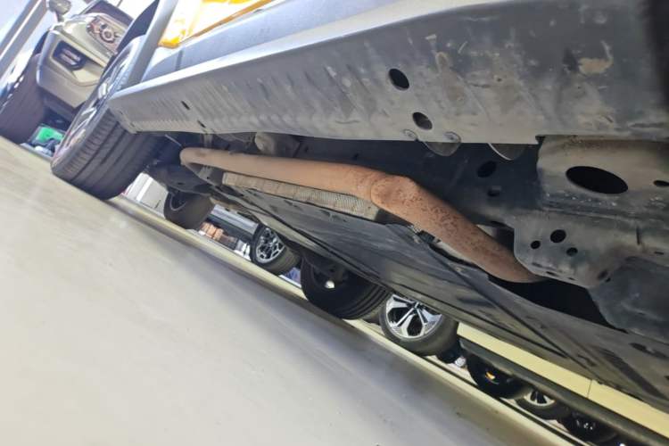 Used Formula Leopard 5 2023 Navigator Edition Right Side Sill