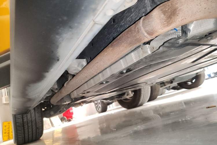 Used Formula Leopard 5 2023 Navigator Edition Right Side Sill
