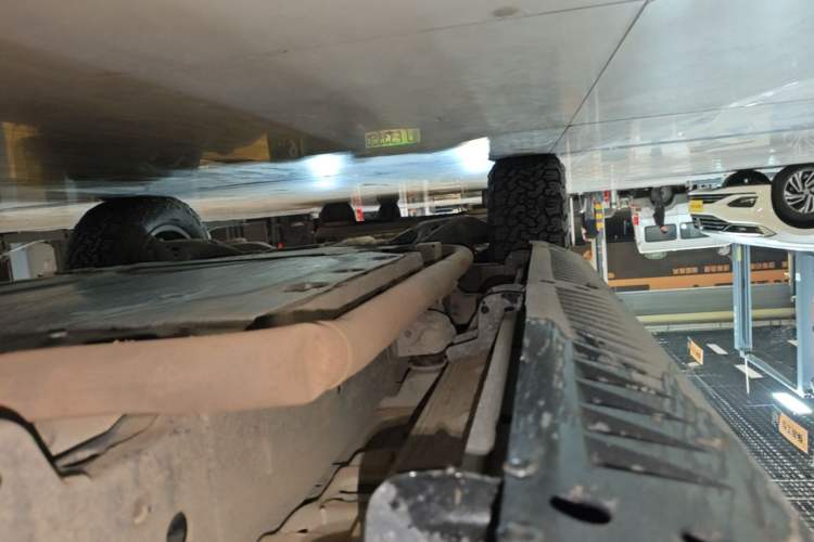 Used Formula Leopard 5 2023 Navigator Edition Right Side Sill
