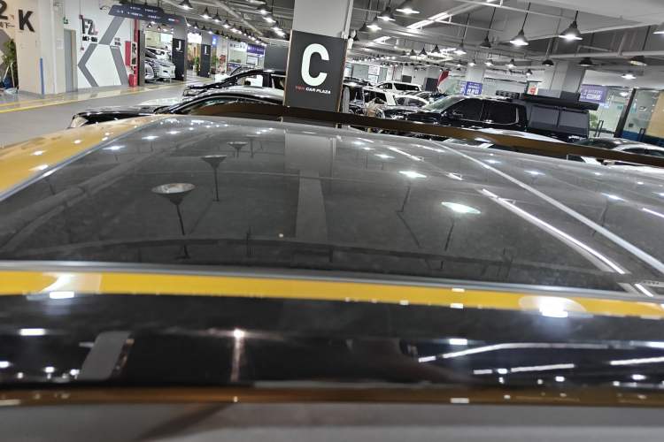 Used Formula Leopard 5 2023 Navigator Edition Roof