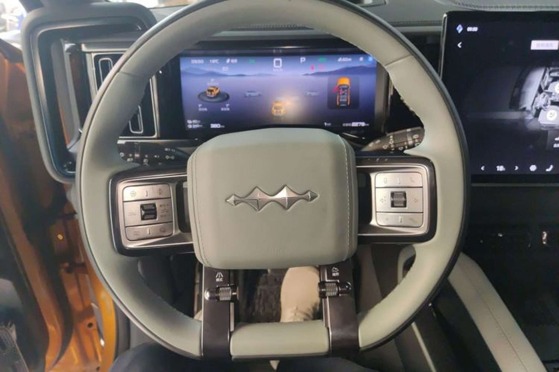 Used Formula Leopard 5 2023 Navigator Edition Steering Wheel
