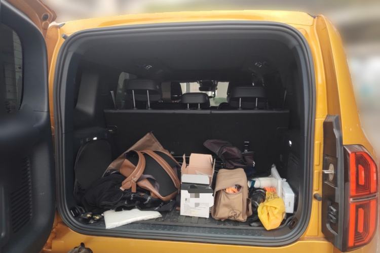 Used Formula Leopard 5 2023 Navigator Edition Trunk