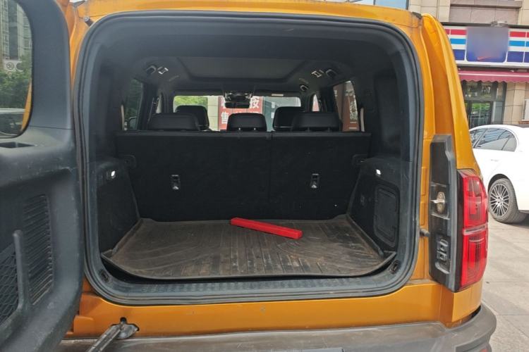 Used Formula Leopard 5 2023 Navigator Edition Trunk