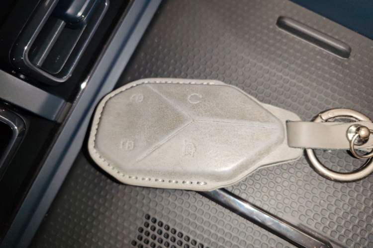 Used Formula Leopard 5 2023 Navigator Edition Vehicle Key