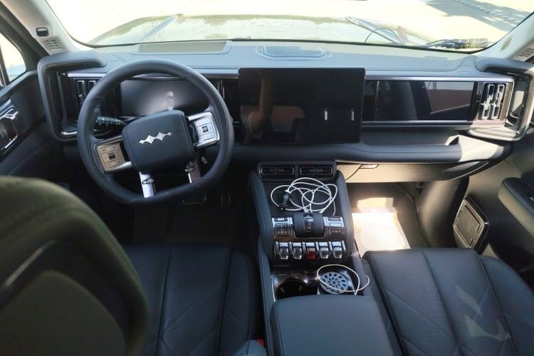 Used Formula Leopard 5 2024 Cloud Ride Luxury Edition Center Console