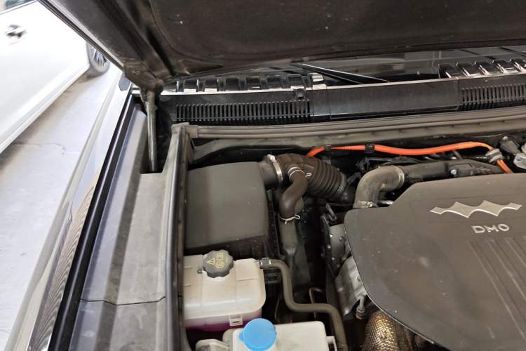 Used Formula Leopard 5 2024 Cloud Ride Luxury Edition Engine Bay Right