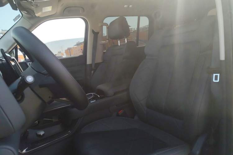 Used Formula Leopard 5 2024 Cloud Ride Luxury Edition Left Front Seat