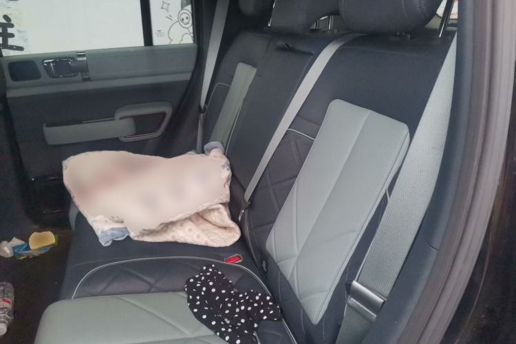 Used Formula Leopard 5 2024 Cloud Ride Luxury Edition Left Rear Seat