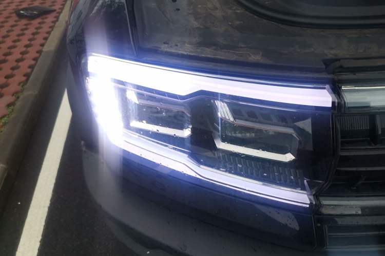 Used Formula Leopard 5 2024 Cloud Ride Luxury Edition Right Front Headlight