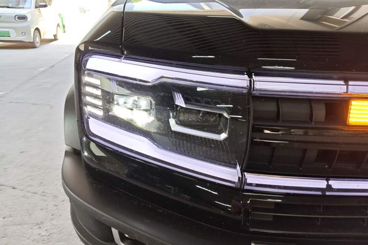 Used Formula Leopard 5 2024 Cloud Ride Luxury Edition Right Front Headlight