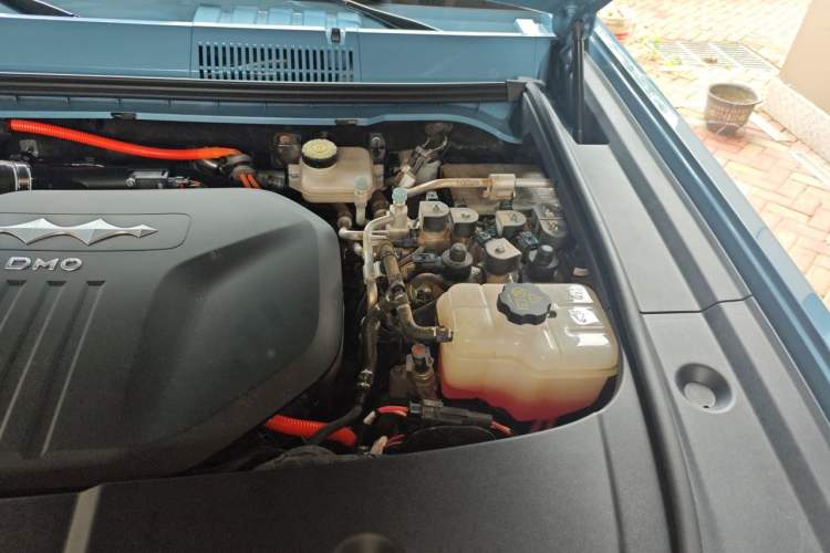 Used Formula Leopard 5 2024 Cloud Ride Luxury Edition Engine Bay Left