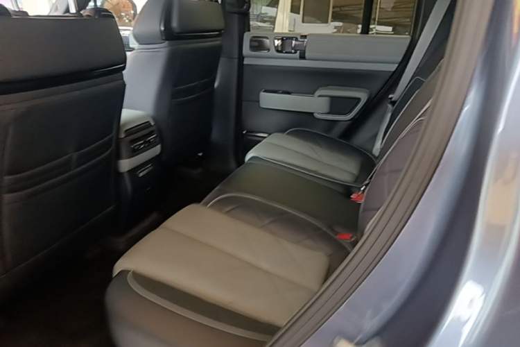 Used Formula Leopard 5 2024 Cloud Ride Luxury Edition Left Rear Seat