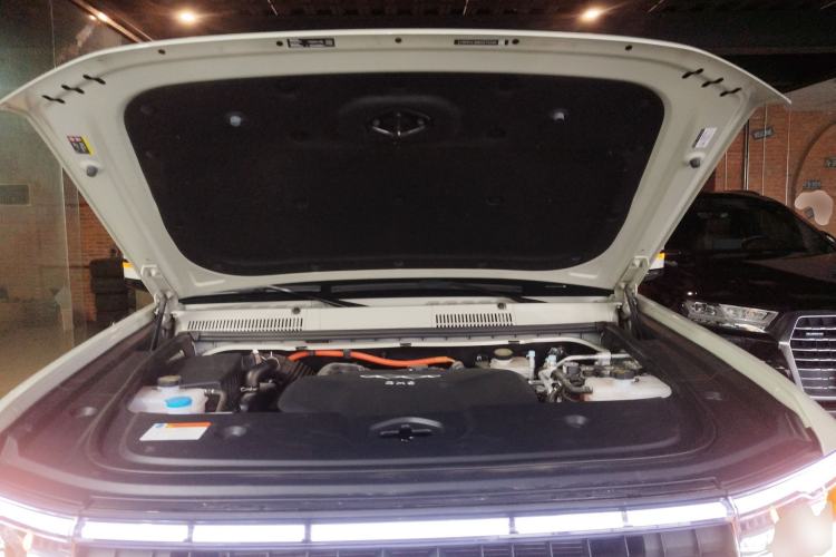 Used Formula Leopard 5 2024 Cloud Ride Luxury Edition Engine Bay