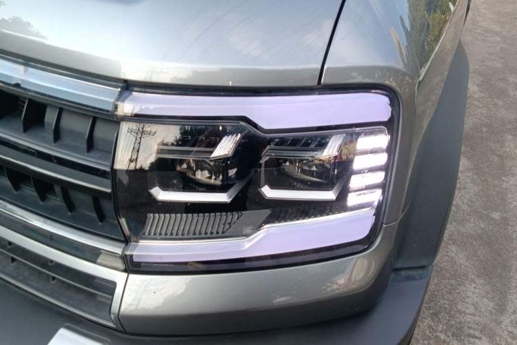 Used Formula Leopard 5 2024 Cloud Ride Luxury Edition Left Front Headlight