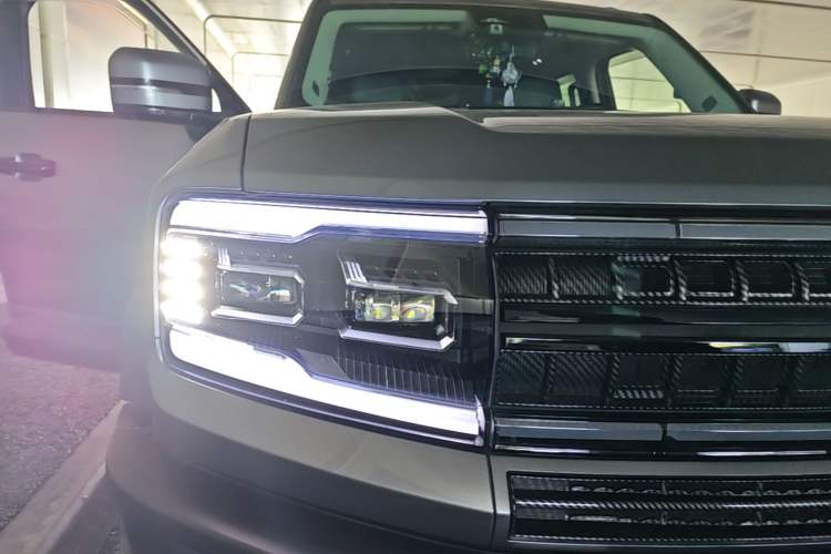 Used Formula Leopard 5 2024 Cloud Ride Luxury Edition Right Front Headlight