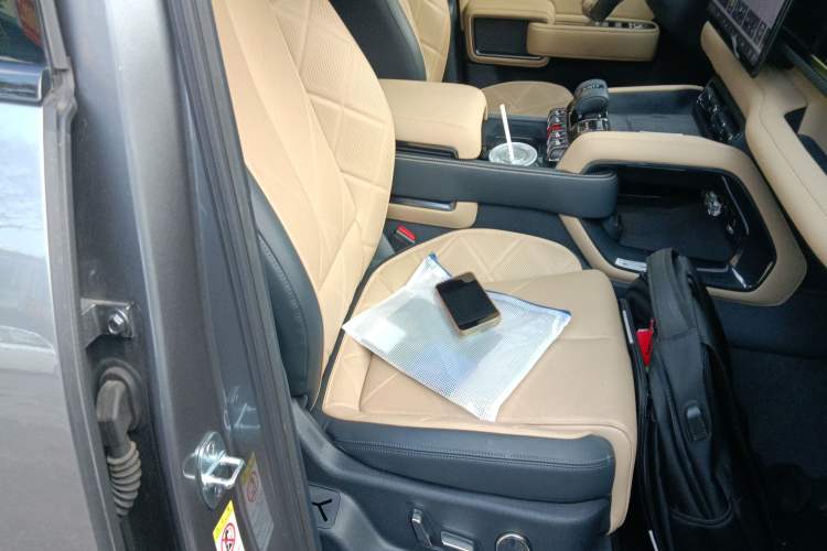 Used Formula Leopard 5 2024 Cloud Ride Luxury Edition Right Front Seat