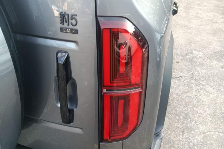 Used Formula Leopard 5 2024 Cloud Ride Luxury Edition Right Rear Taillight