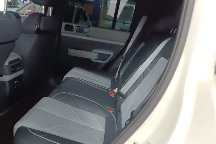 Used Formula Leopard 5 2024 Cloud Ride Luxury Edition Left Rear Seat