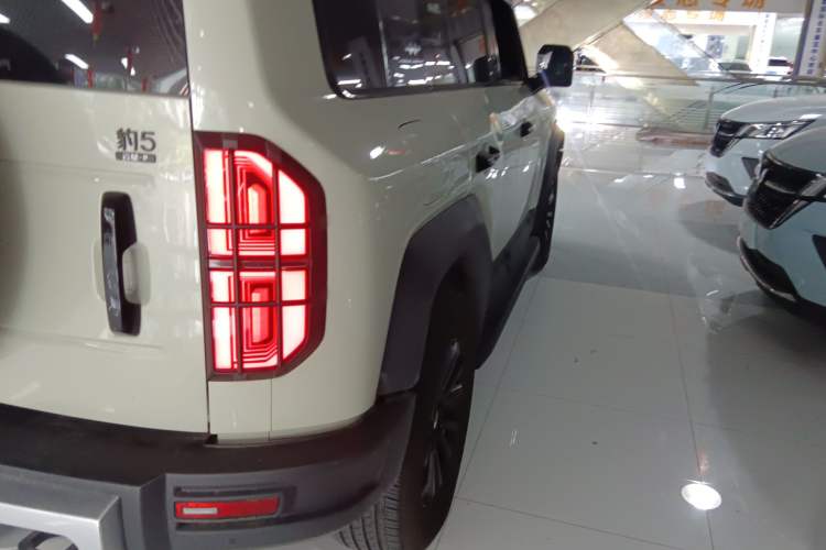 Used Formula Leopard 5 2024 Cloud Ride Luxury Edition Right Rear Taillight