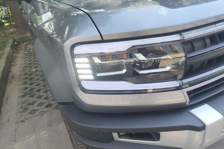 Used Formula Leopard 5 2024 Cloud Ride Luxury Edition Right Front Headlight