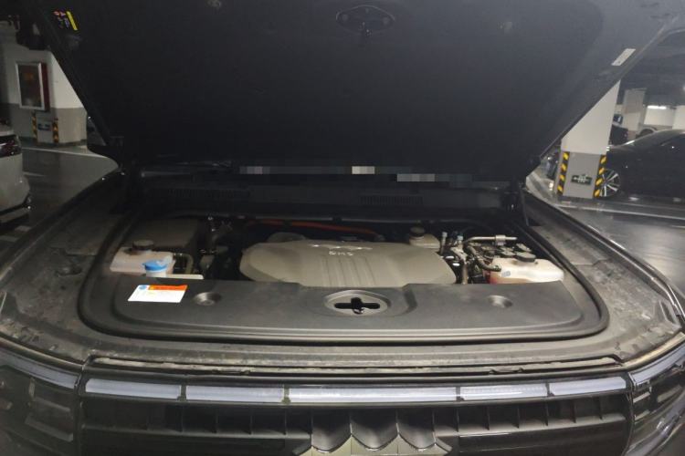 Used Formula Leopard 5 2024 Cloud Ride Luxury Edition Engine Bay