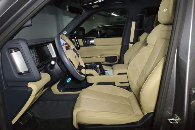 Used Formula Leopard 5 2024 Cloud Ride Luxury Edition Left Front Seat