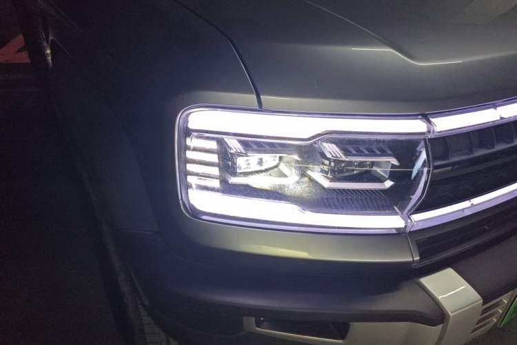 Used Formula Leopard 5 2024 Cloud Ride Luxury Edition Right Front Headlight