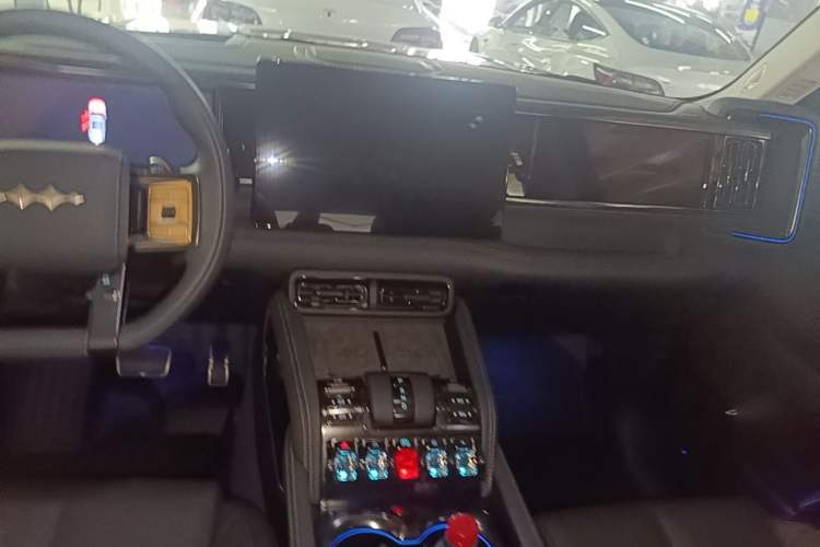 Used Formula Leopard 5 2025 Cloud Ride Laser-based Kunpeng Intelligent Driving Edition Audio And AC Panel