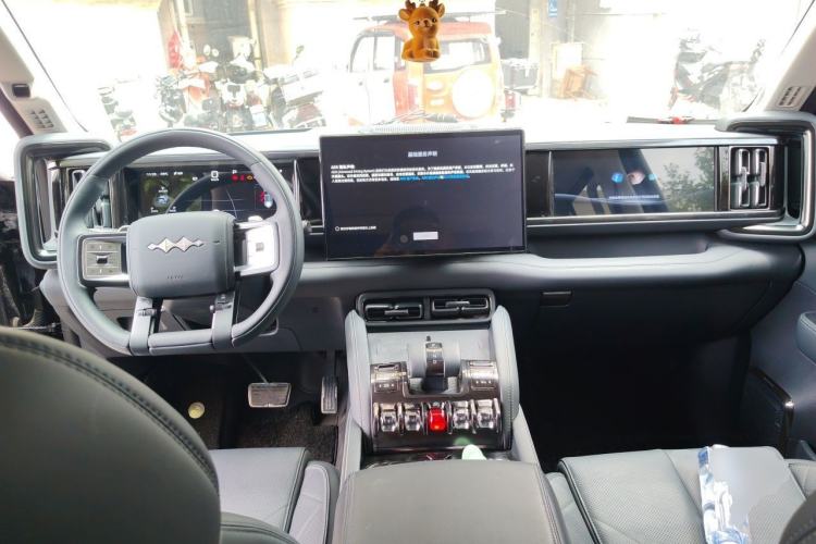 Used Formula Leopard 5 2025 Cloud Ride Laser-based Kunpeng Intelligent Driving Edition Center Console