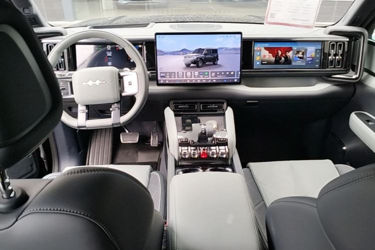 Used Formula Leopard 5 2025 Cloud Ride Laser-based Kunpeng Intelligent Driving Edition Center Console