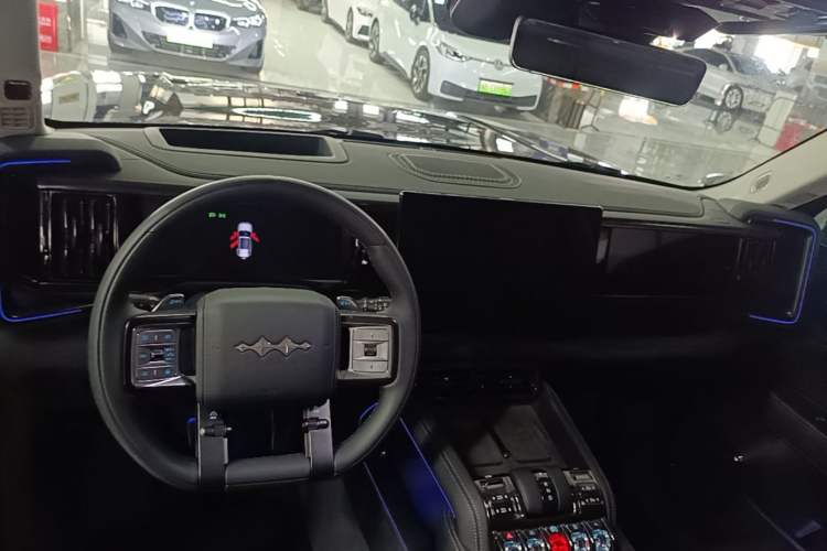 Used Formula Leopard 5 2025 Cloud Ride Laser-based Kunpeng Intelligent Driving Edition Center Console