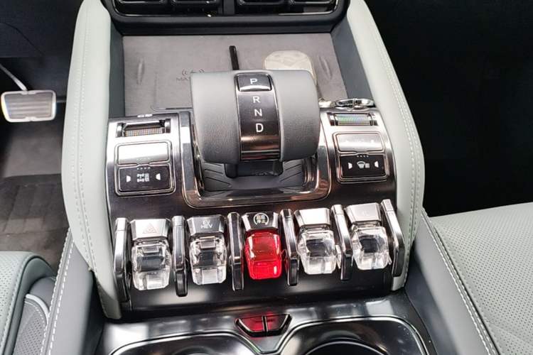 Used Formula Leopard 5 2025 Cloud Ride Laser-based Kunpeng Intelligent Driving Edition Gear Lever