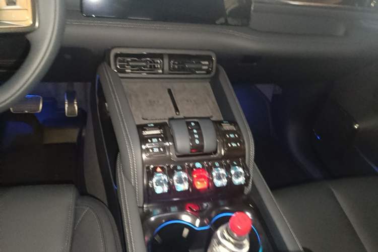 Used Formula Leopard 5 2025 Cloud Ride Laser-based Kunpeng Intelligent Driving Edition Gear Lever