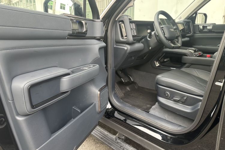 Used Formula Leopard 5 2025 Cloud Ride Laser-based Kunpeng Intelligent Driving Edition Interior 2