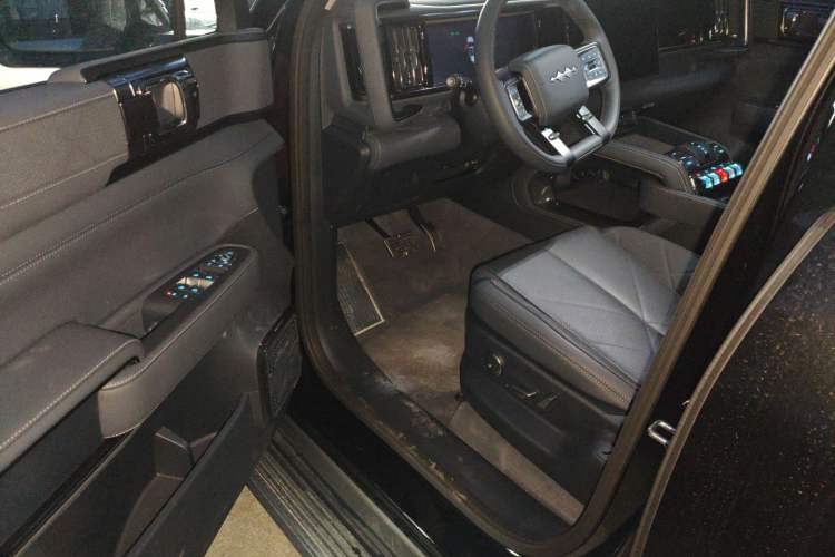 Used Formula Leopard 5 2025 TianShen Intelligent Driving Ultra Edition Interior 3