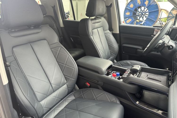 Used Formula Leopard 5 2025 Cloud Ride Laser-based Kunpeng Intelligent Driving Edition Interior 5