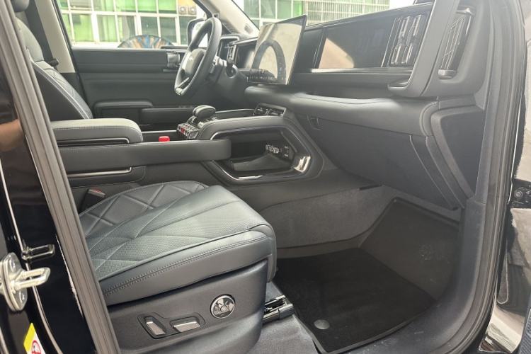 Used Formula Leopard 5 2025 Cloud Ride Laser-based Kunpeng Intelligent Driving Edition Interior 6