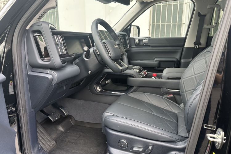 Used Formula Leopard 5 2025 Cloud Ride Laser-based Kunpeng Intelligent Driving Edition Interior 9