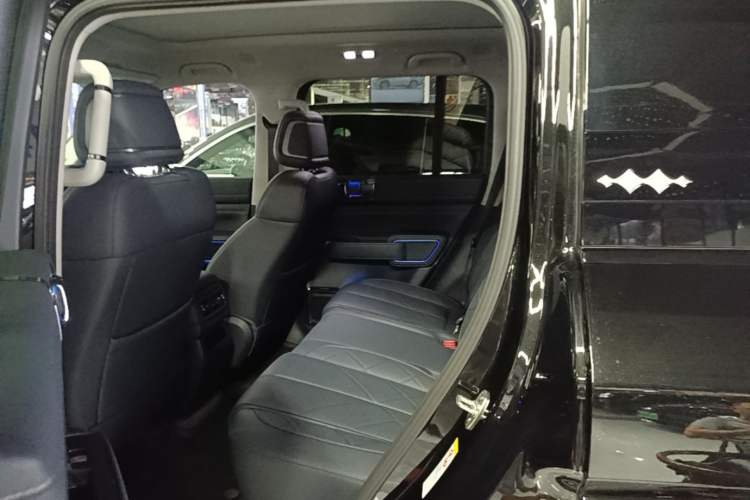 Used Formula Leopard 5 2025 Cloud Ride Laser-based Kunpeng Intelligent Driving Edition Left Rear Seat