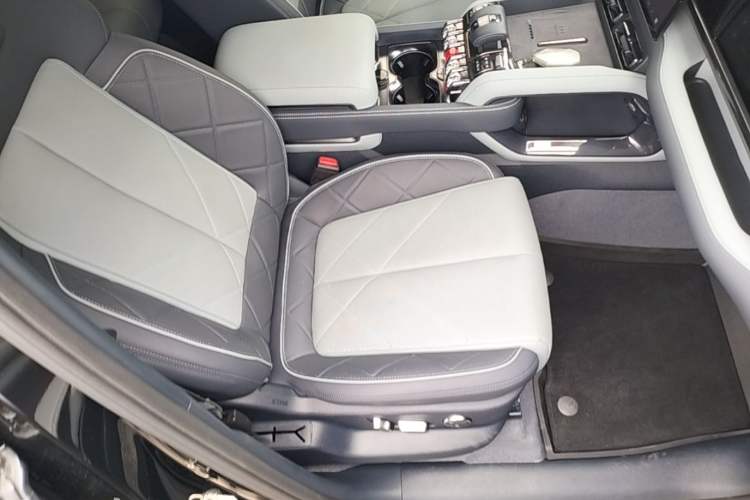 Used Formula Leopard 5 2025 Cloud Ride Laser-based Kunpeng Intelligent Driving Edition Right Front Seat
